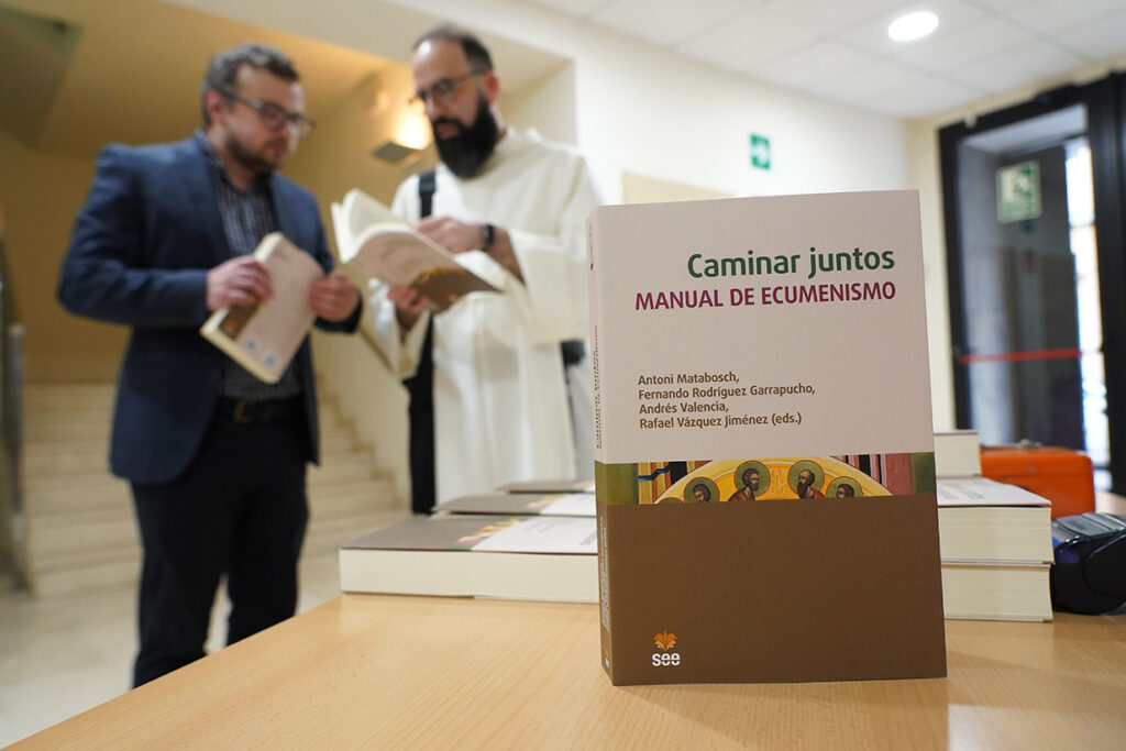 ‘Caminhem juntos. Manual de Ecumenismo’, um manual para “recuperar a unidade da Igreja” e conhecer os pontos fracos do diálogo inter-religioso